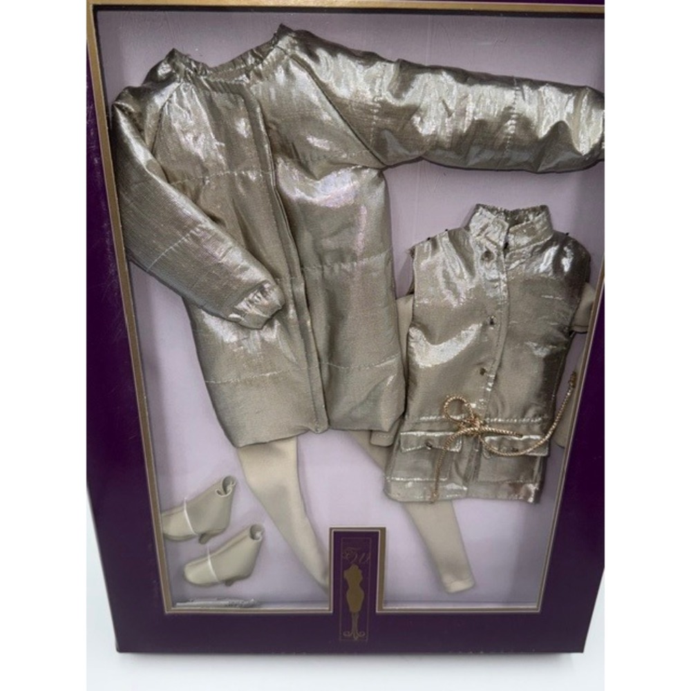 Robert Tonner Tyler Wentworth Urban Sport Doll Outfit 99816 Metallic Gold Set